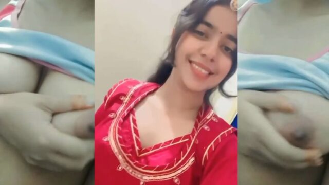 Beautiful Desi Cute Young College Girlfriend Showing Boobs for Boyfriend